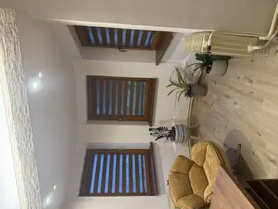 Tři rolety den a noc instalované v rodinném domě v Praze