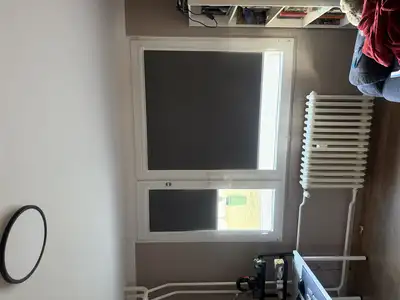 Termorolety s vodicími lištami v bytě v Rakovníku – ochrana proti horku