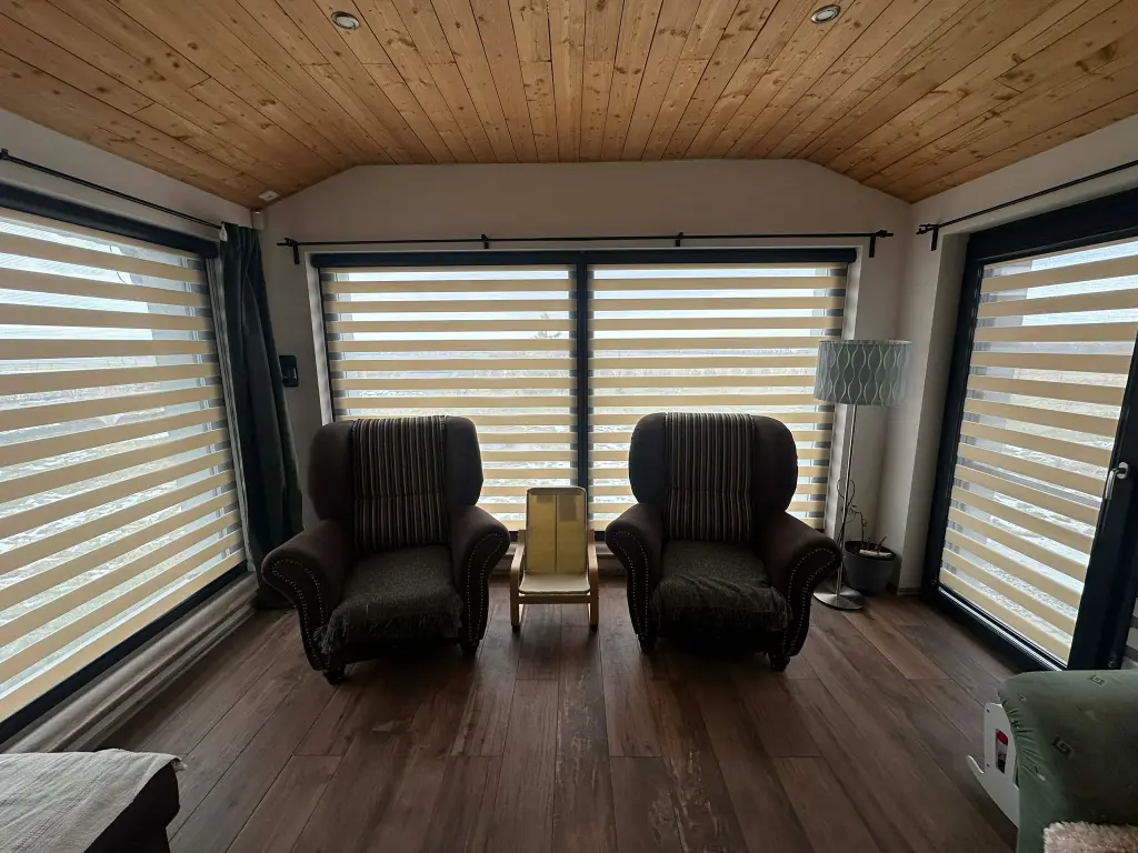 Detail rolety den a noc